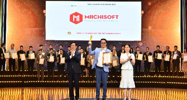 ニュース 8 2021年に Miichisoft がトップアウトソーシング企業としてSao Khue賞を受賞した!