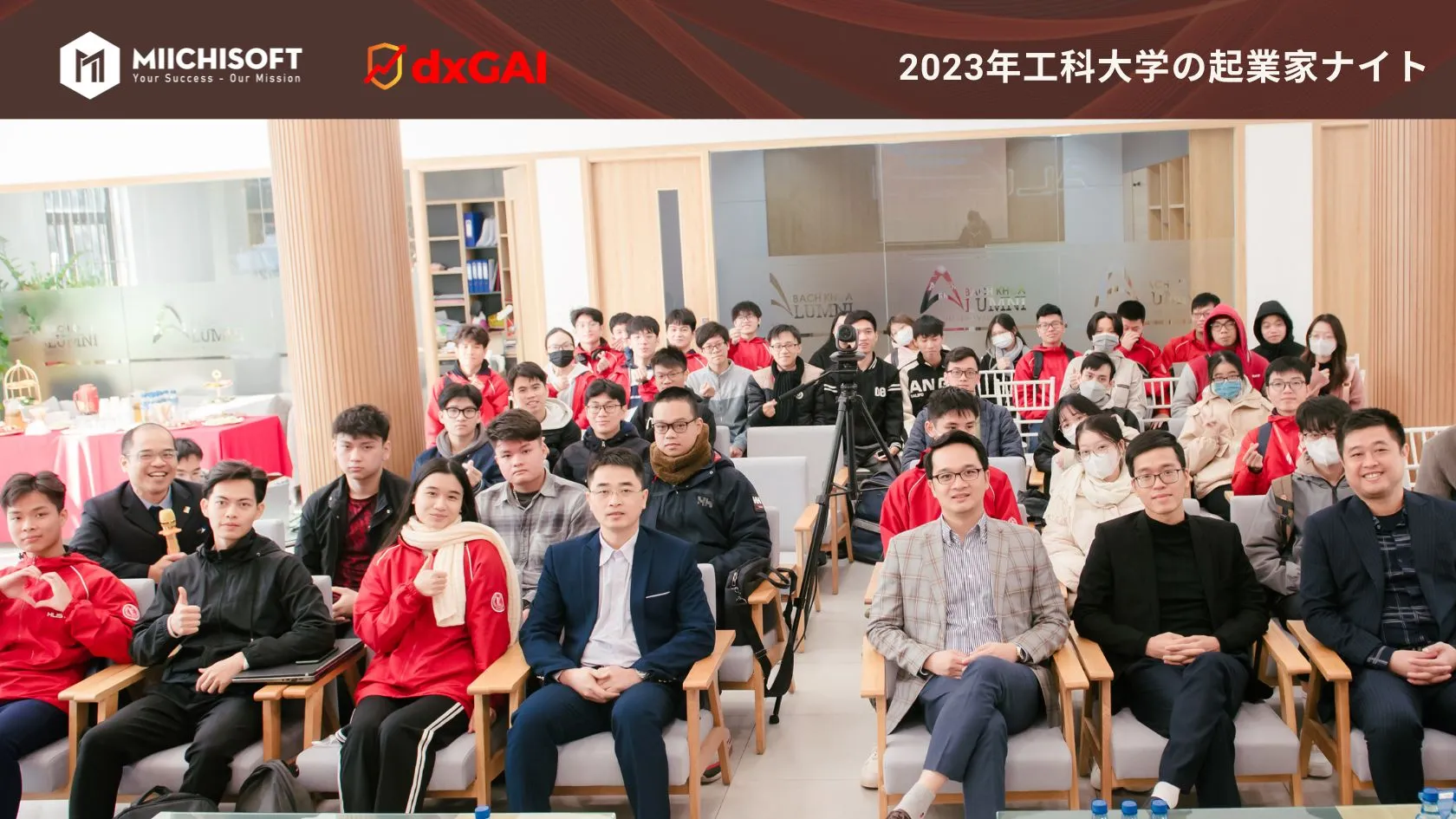 ニュース 4 CEO Vu Hong Cong がハノイ工科大学の起業家や学生たちと共有に参加しました